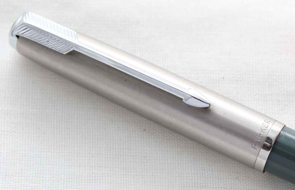 5255 Parker 51 Clutch Pencil in Grey with a lustraloy cap. Mint condition.