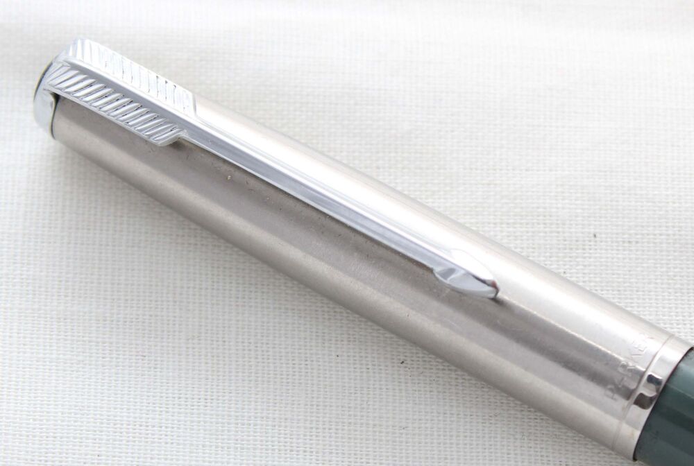5256 Parker 51 Clutch Pencil in Grey with a lustraloy cap. Mint condition.