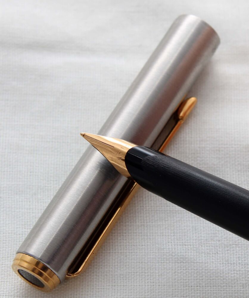5273 Parker Arrow Fountain Pen in Brushed stainless Steel. Fine Nib.
