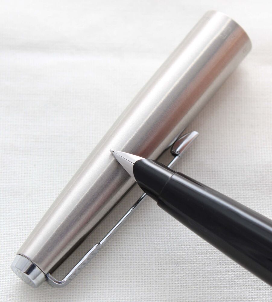 5277 Parker 45 CT in Black. Smooth Fine Nib.