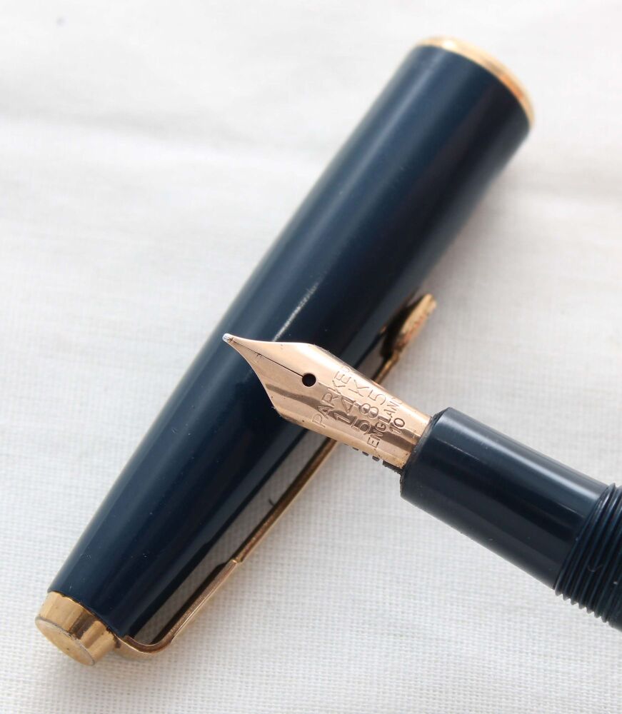 5282 Parker Duofold Junior in Blue, c1970. Smooth Medium FIVE STAR Nib.