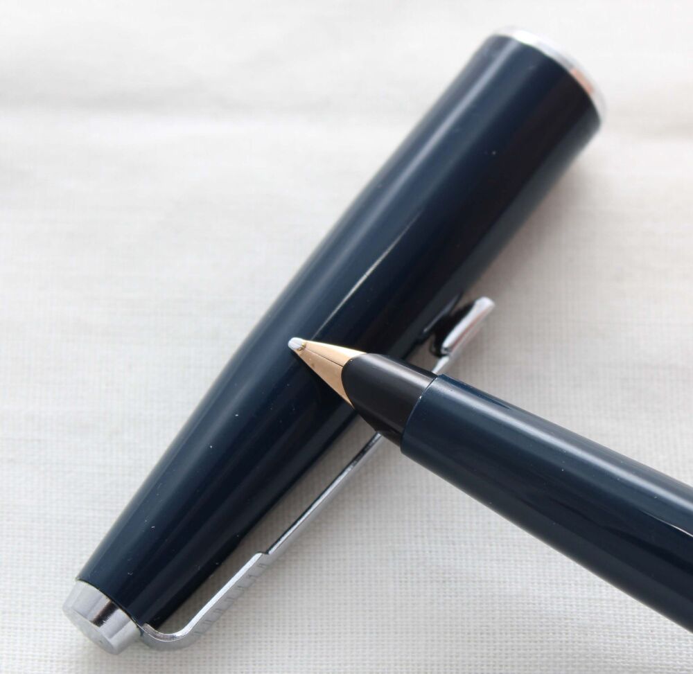 5279 Parker 45 CT in Black. Smooth Medium Nib.