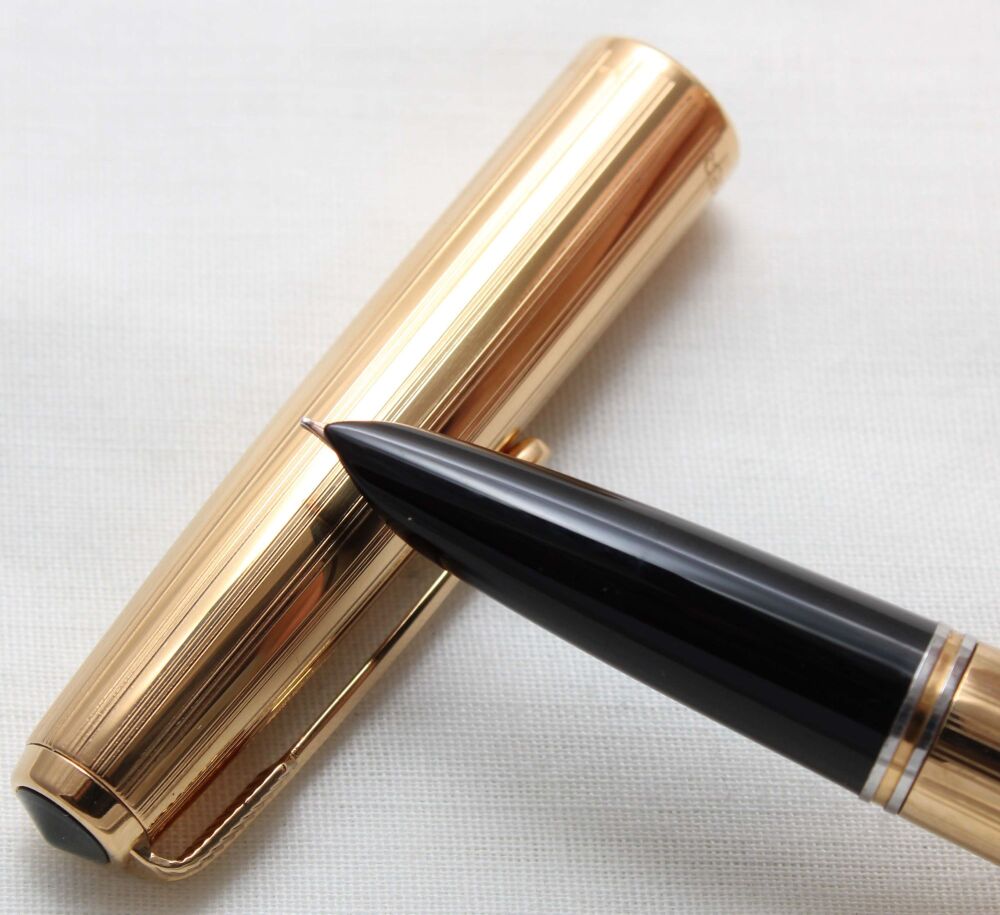 5407M Parker 51 Aerometric Custom Insignia in Rolled Gold. Rare Argentinian model. Smooth Fine FIVE STAR Nib.