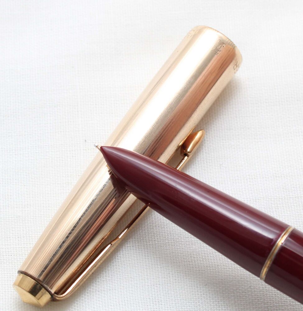 5417M. Parker 51 Aerometric MkIII in Burgundy with a Rolled Gold Cap, Smooth Fine FIVE STAR Nib.