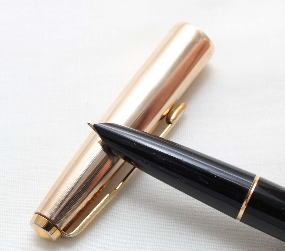 5419M. Parker 51 Aerometric MkIII in Black with a Rolled Gold Cap, Smooth Extra Fine FIVE STAR Nib.