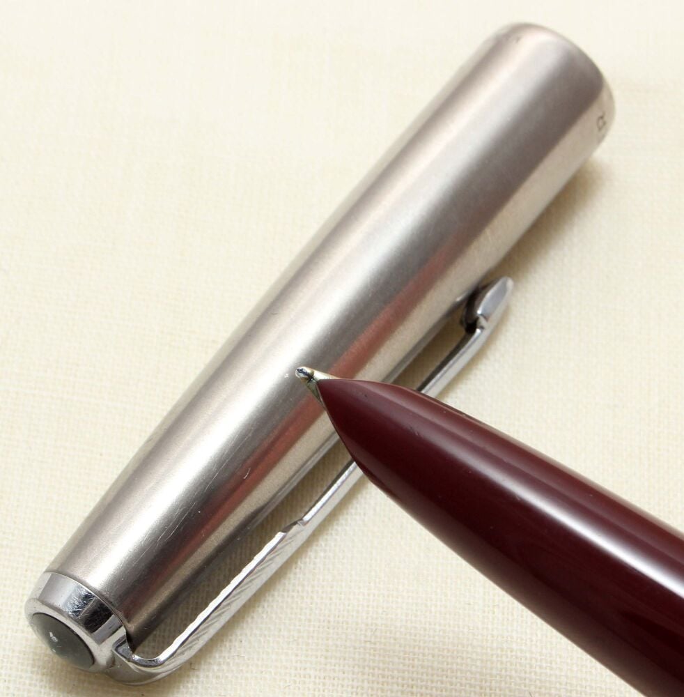 5460. Parker 51 MkIII Aerometric in Burgundy with a Lustraloy Cap, Smooth Medium FIVE STAR Nib.