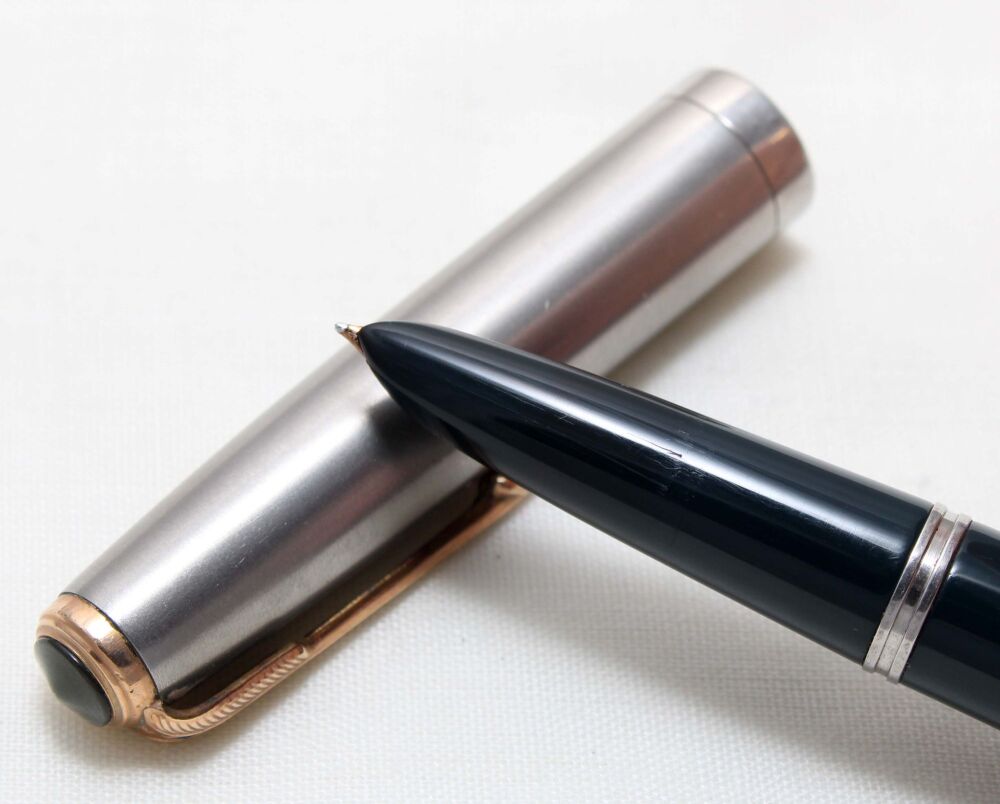 5451 Parker 51 Blue Diamond Vacumatic in Cedar Blue with a Lustraloy Cap. Smooth Medium FIVE STAR nib.