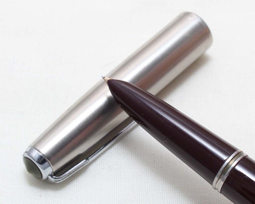 5472 Parker 51 Aerometric in Burgundy with a Lustraloy Cap. Smooth Medium FIVE STAR Nib.