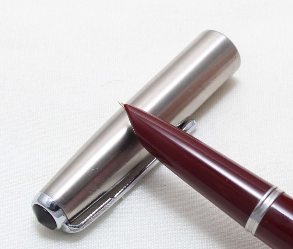 5474 Parker 51 Aerometric in Burgundy with a Lustraloy Cap. Smooth Medium FIVE STAR Nib.