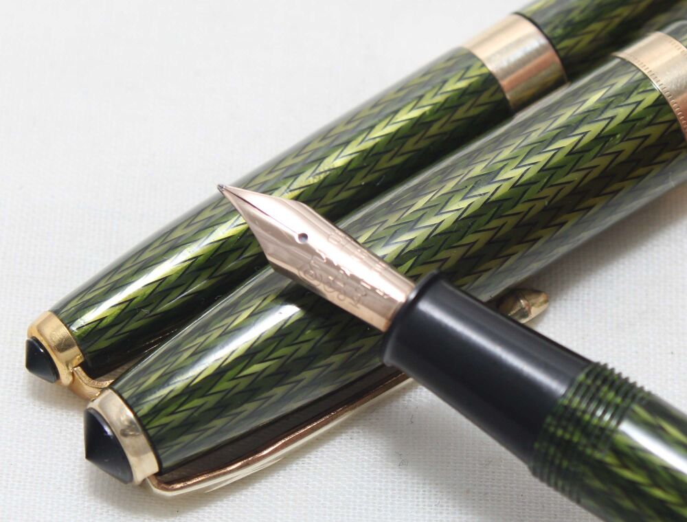 5522 Conway Stewart No.76 Fountain Pen and Pencil in Green Herringbone, Smooth Medium FIVE STAR Nib.
