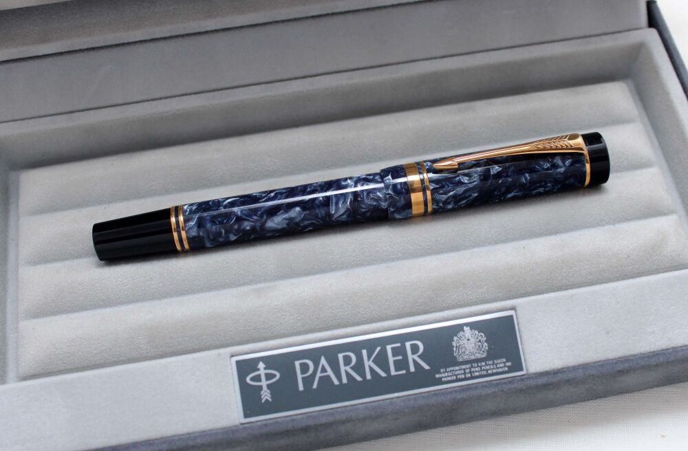 5529 Parker Duofold International Fountain Pen in Blue Marble,  Fine FIVE STAR Nib.