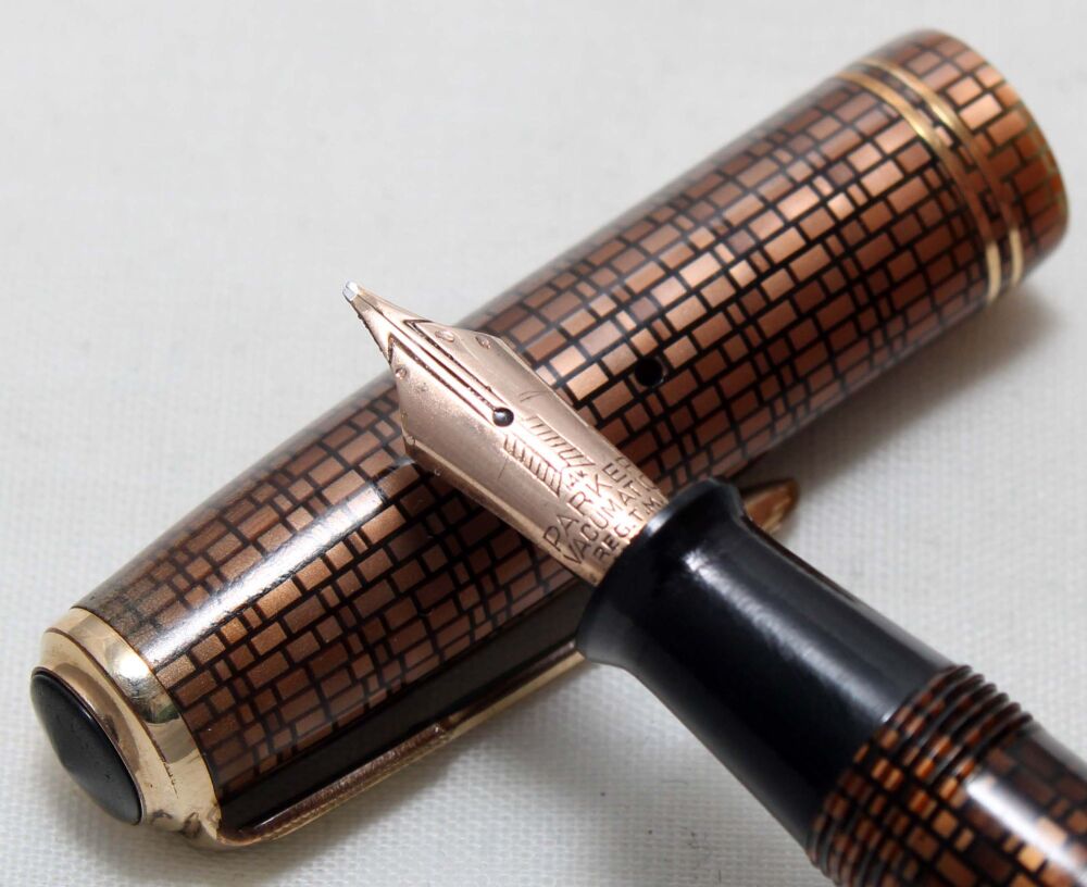 5539 Parker Vacumatic Fountain Pen in the rare Golden Web, Fine Oblique Italic FIVE STAR Nib. Boxed.