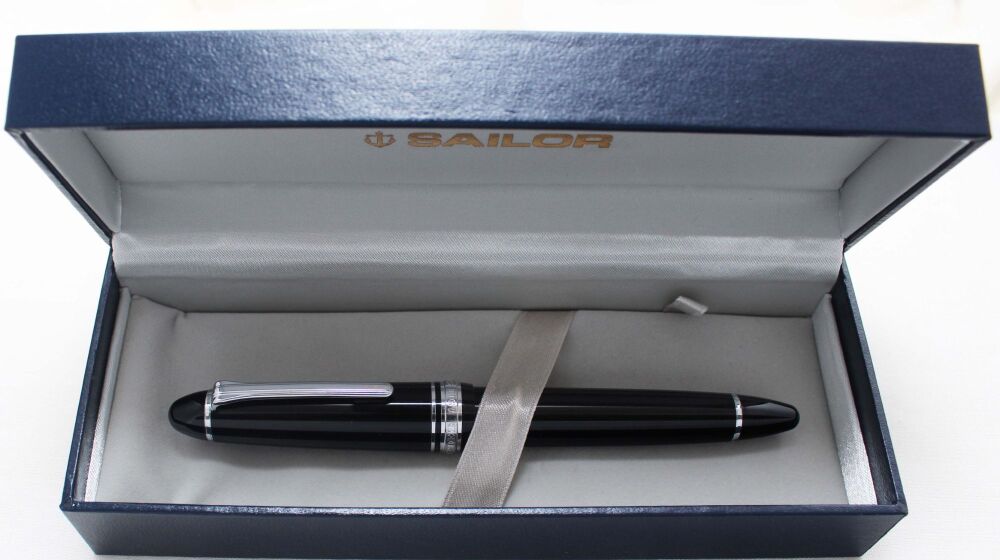 5578 Sailor 1911L in Classic Black, 21K Fine FIVE STAR Nib. Mint and Boxed.
