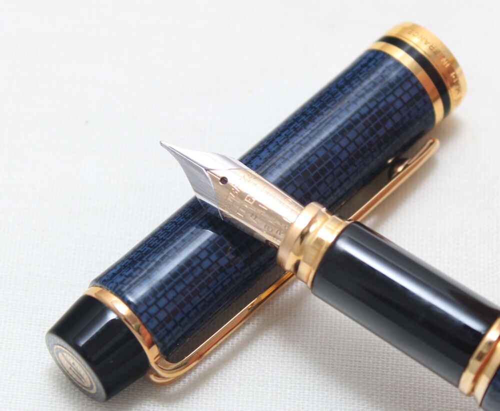 5579 Watermans Le Man 200 Rhapsody Caviar Fountain Pen in Blue Lizardskin. Fine FIVE STAR Nib. Mint and Boxed.