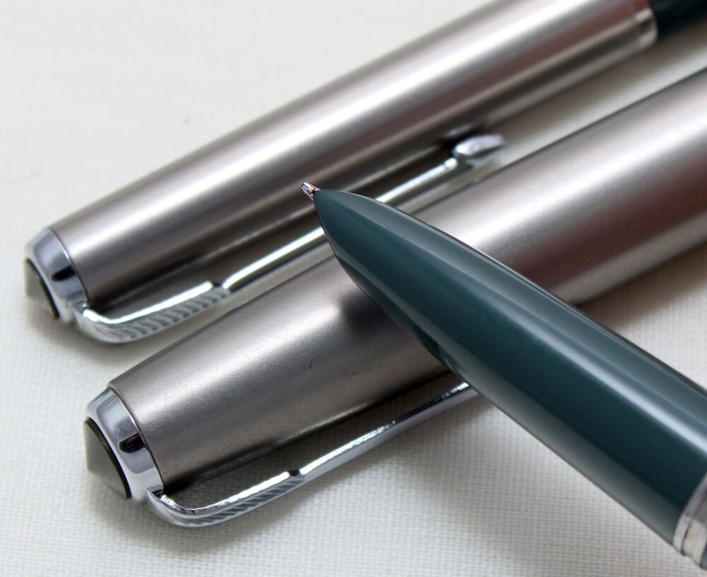 5576 Parker 51 Double Set in Navy Grey with Lustraloy caps. Medium FIVE STAR Nib. Mint in a Leather Pouch.