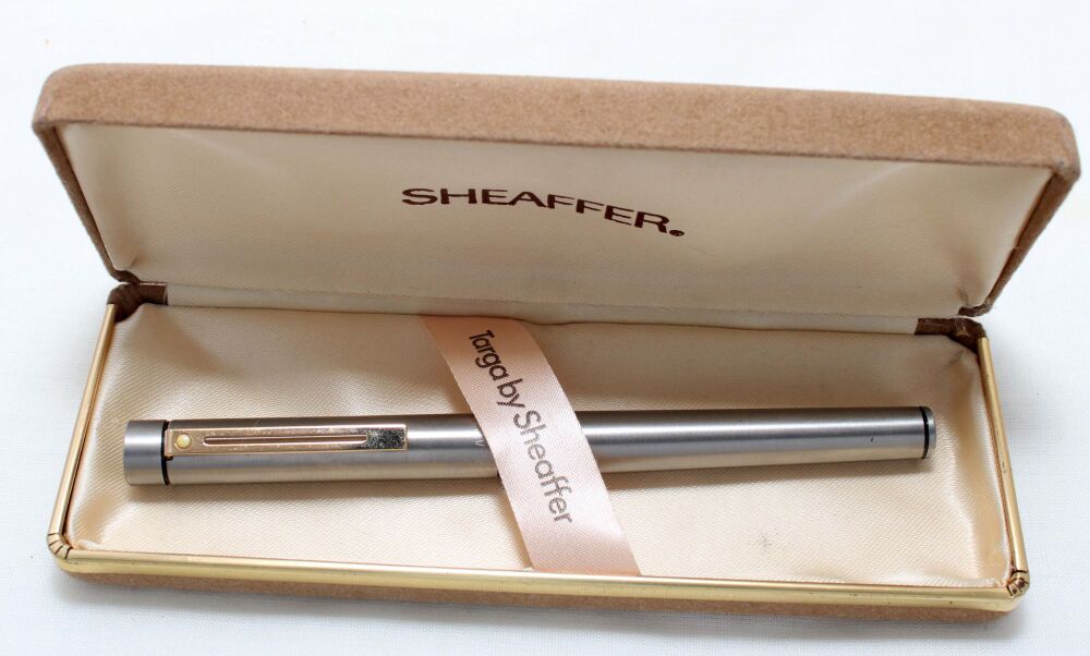 5563 Sheaffer Targa 1001xg Fountain Pen in Brushed Chrome. Medium FIVE STAR Nib. Mint and Boxed.