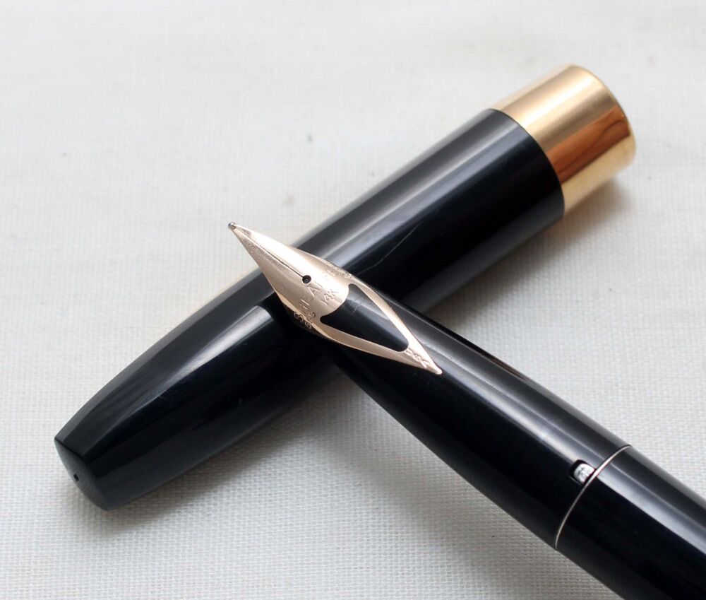 5614 Sheaffer Imperial Fountain Pen in Black. Smooth Medium FIVE STAR Nib.