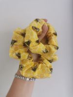 Bee scrunchie - in stock
