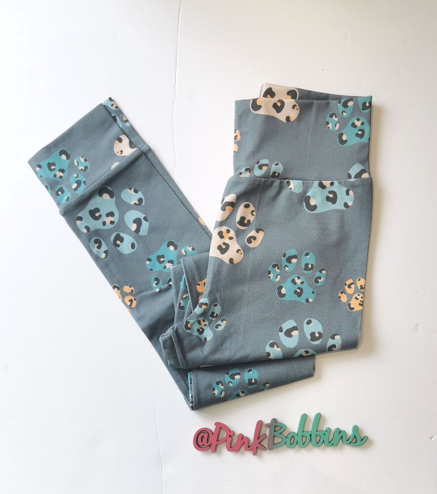 Paw print leggings with optional bow cuffs - in stock