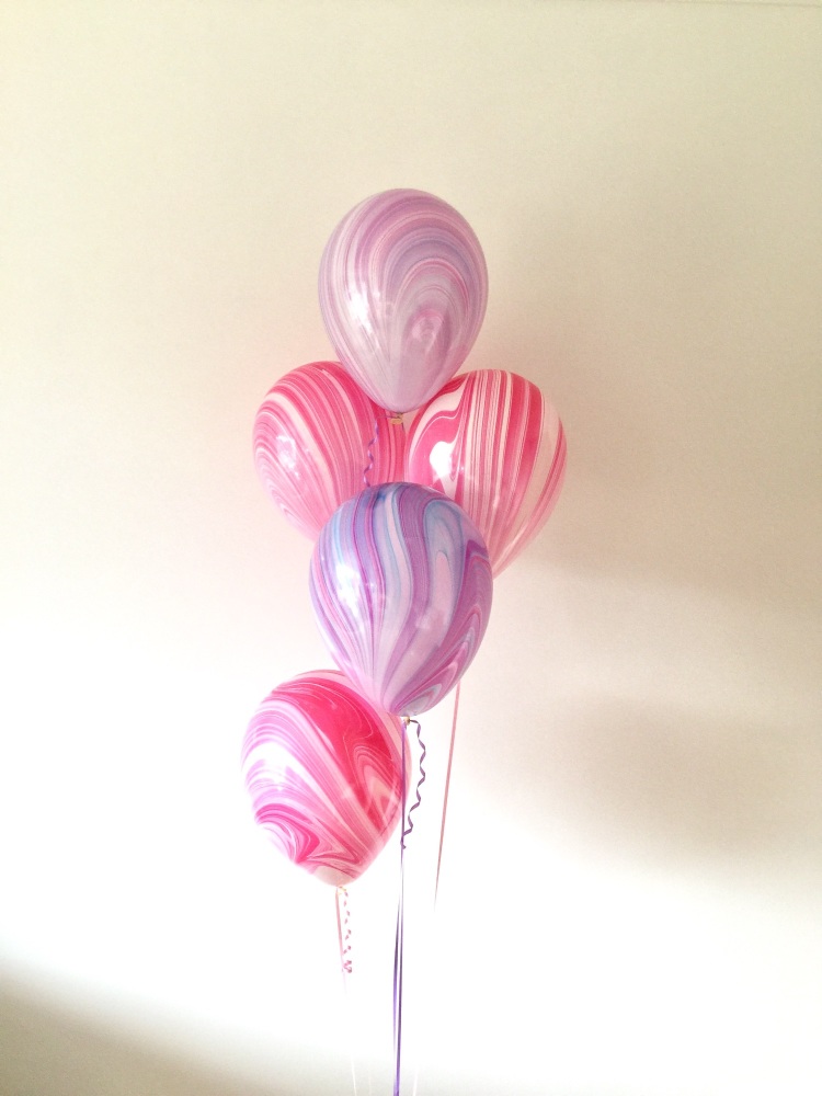 Pink and purple marbled balloons | CeFfi
