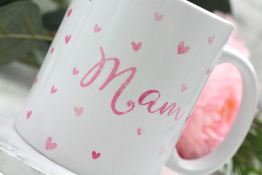 Mwg Mam Calonnog | Welsh Mam Dotty Heart Mug