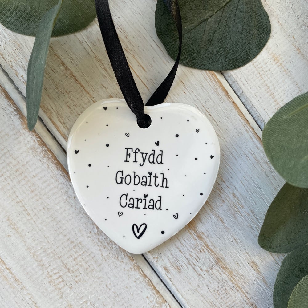 Addurn Ffydd, Gobaith, Cariad Cerameg | Welsh Ffydd, Gobaith, Cariad Ceramic Decoration