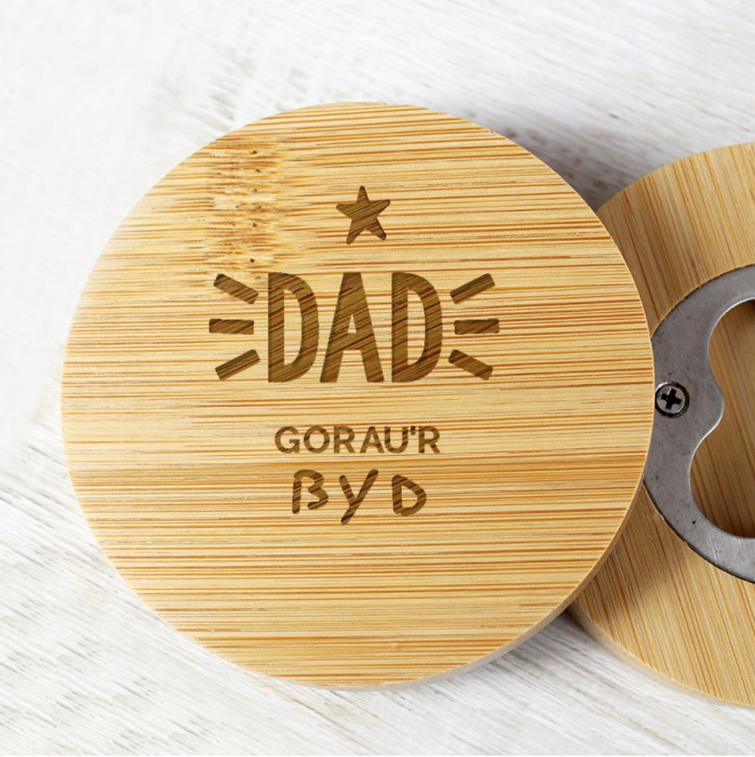 Dad Gorau'r Byd Agorwr Botel a Mat Diod BambÅµ | Welsh Best Dad in the World Bamboo Bottle Opener and Coaster