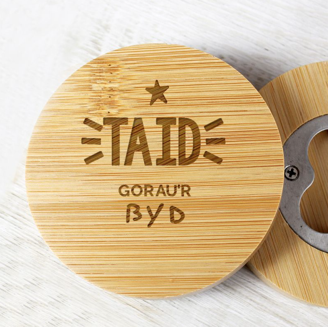 Taid Gorau'r Byd Agorwr Botel a Mat Diod BambÅµ | Welsh Best Grandad in the World Bamboo Bottle Opener and Coaster