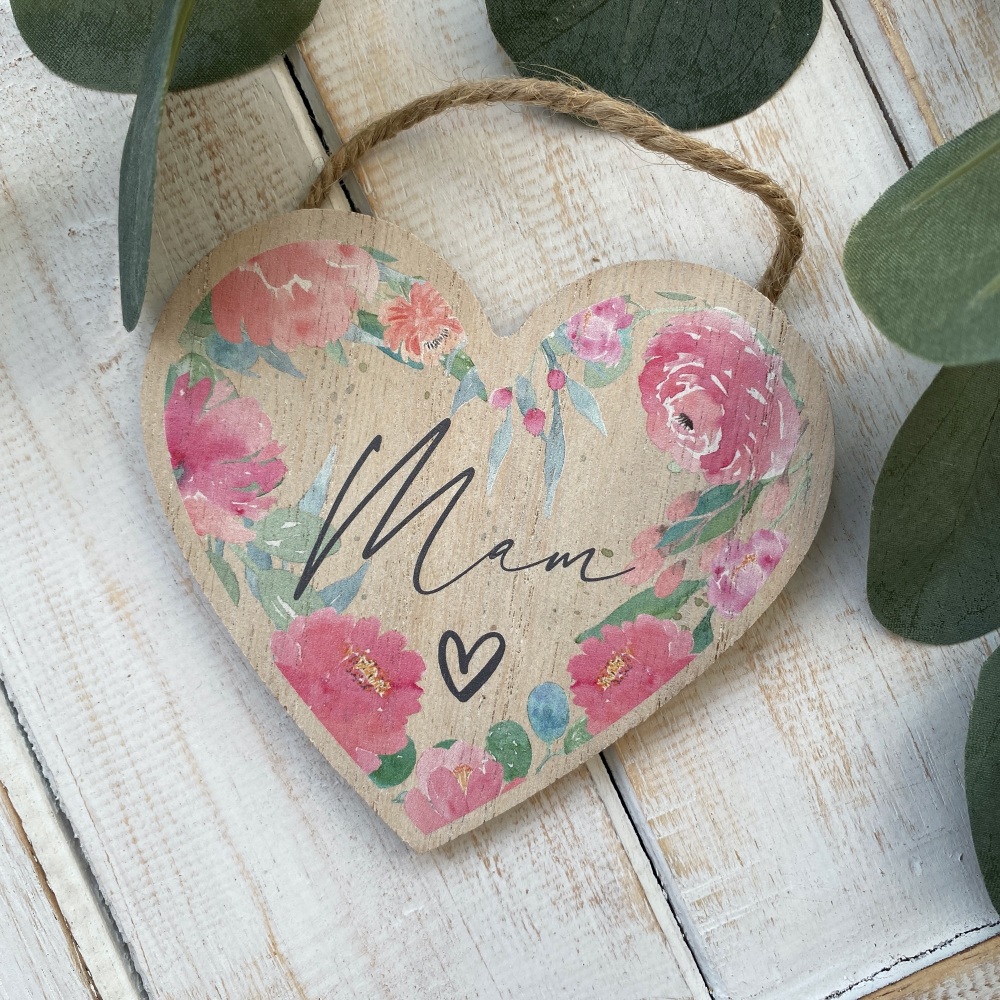 Addurn Mam Blodeuog Calon Pren | Welsh Mum Wooden Heart Decoration