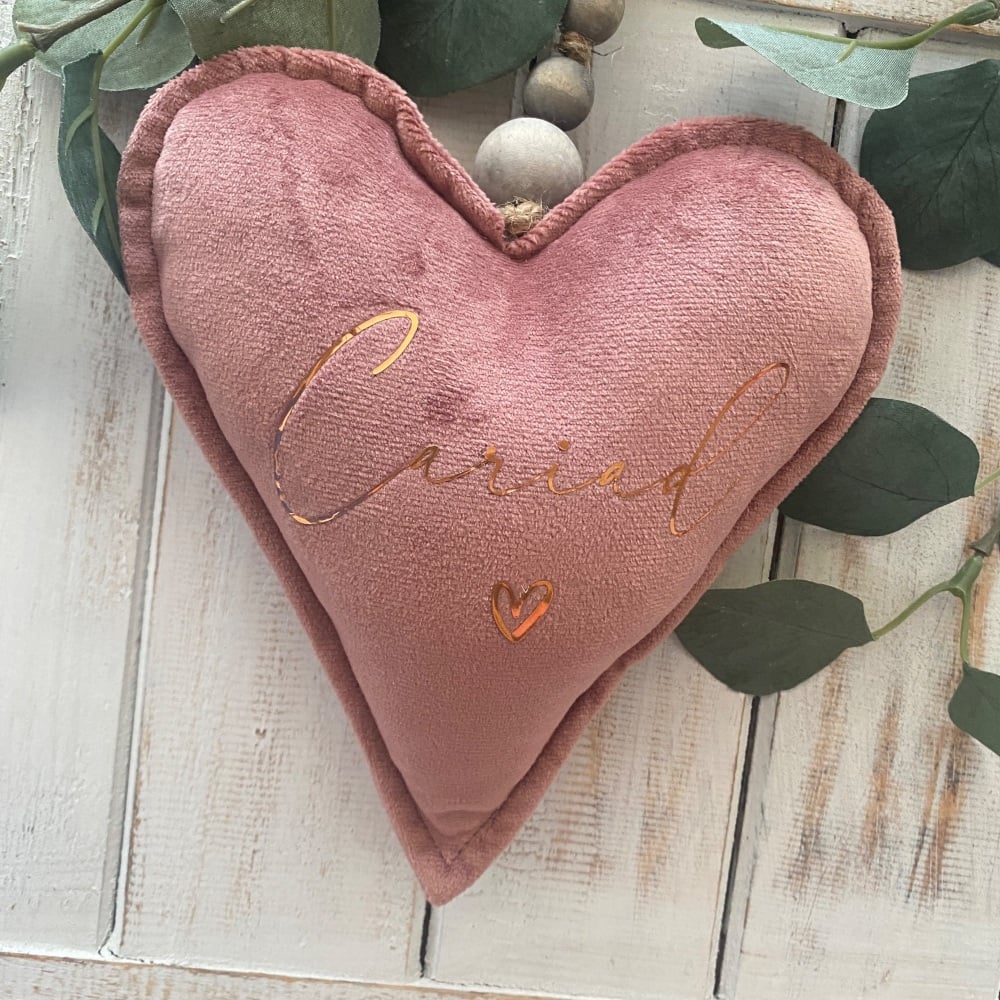 Addurn Cariad Calon Pinc a Rose Gold | Welsh Love Pink & Rose Gold Plush Heart Decoration