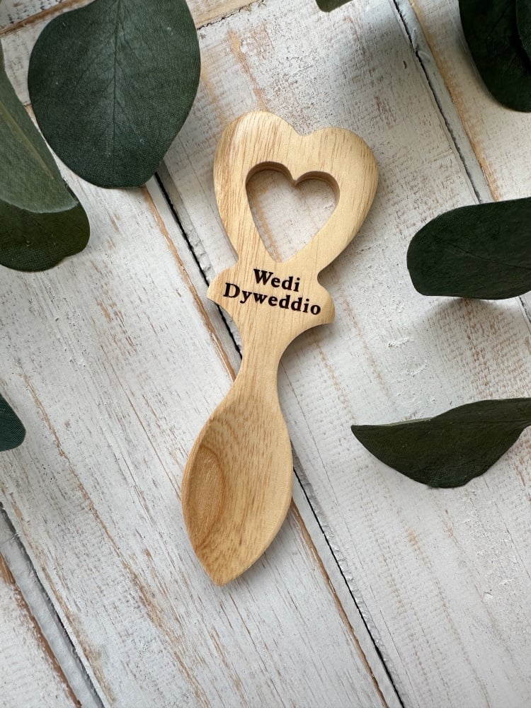 Llwy Caru Wedi Dyweddio Pren | Welsh Engaged Wooden Love Spoon
