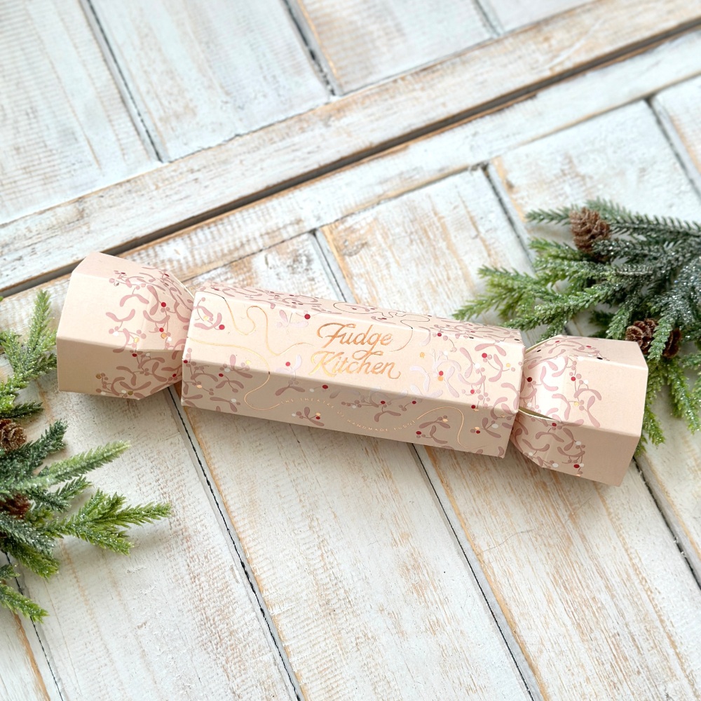 Christmas Festive Smooth Fudge Cracker | Buff