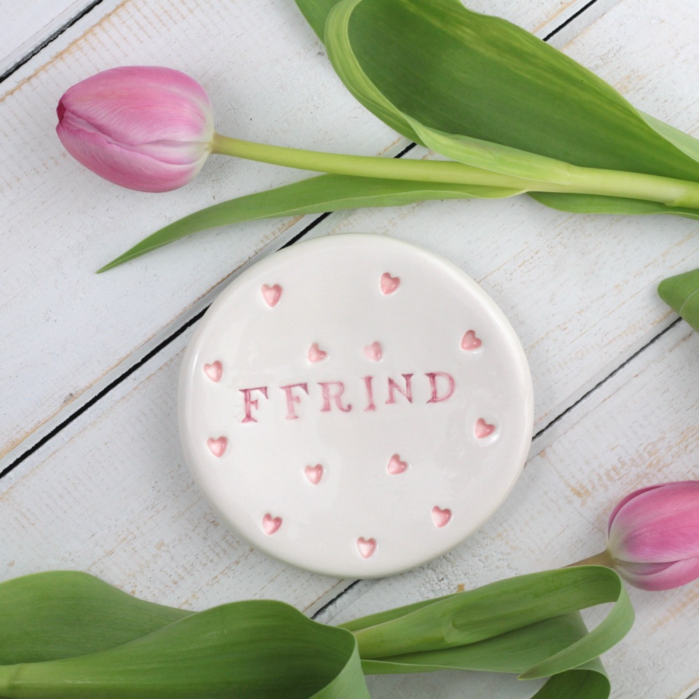 Dysgl Ffrind Cerameg Pinc | Friend Welsh  Ceramic Jewellery Dish Pink