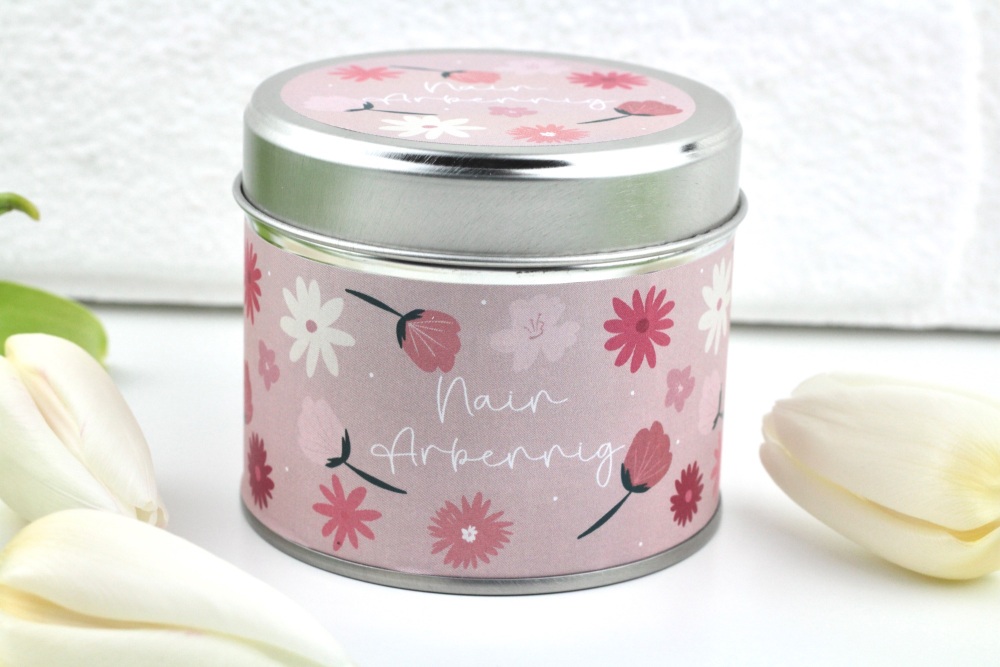 Cannwyll Nain Arbennig Darluniad Blodeuog | Nain Arbennig Bold Flower Tin Candle