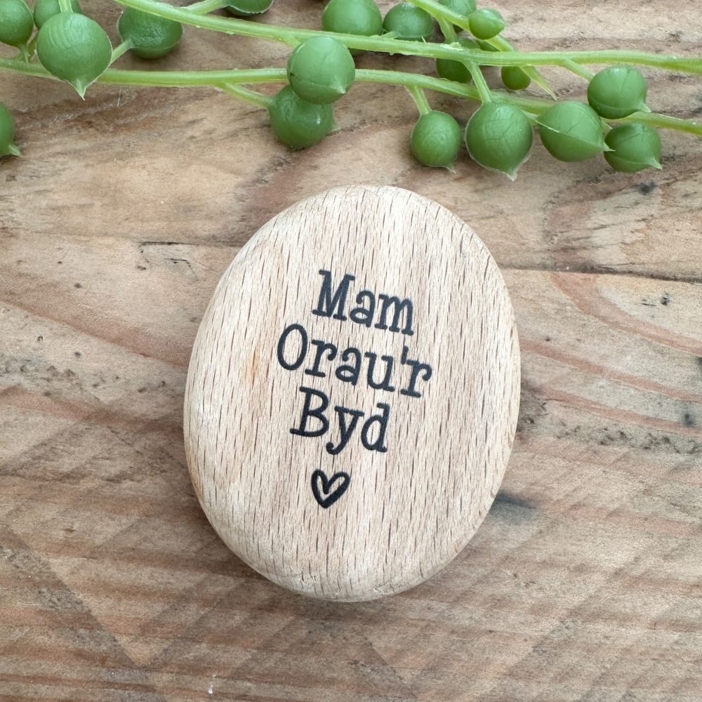 Tocyn Pren Mam Orau'r Byd | Wooden Best Mum in the World Token Gift