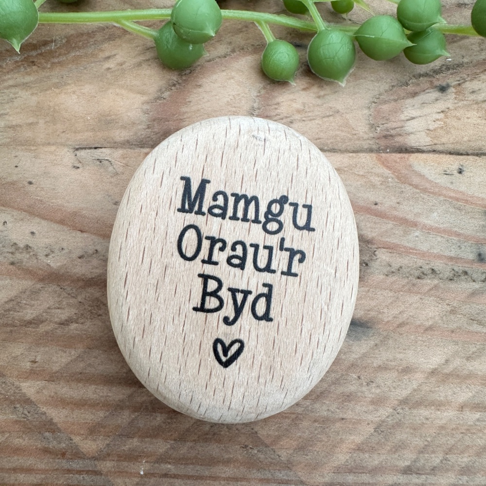 Tocyn Pren Mamgu Orau'r Byd | Wooden Best Gran in the World Token Gift