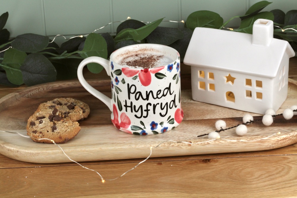 Mwg Paned Hyfryd Blodeuog Pinc | Welsh Lovely Cuppa Coral Flora Mug