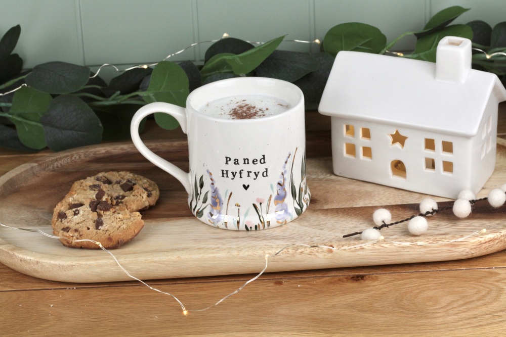 Mwg Paned Hyfryd Blodeuog Piws | Welsh Lovely Cuppa Pastel Gold Flora Mug