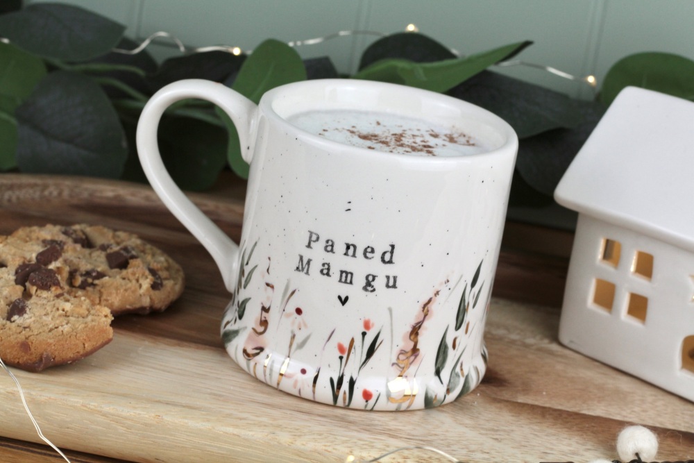 Mwg Paned Mamgu Hyfryd Blodeuog Pinc | Welsh Gran's Cuppa Nude Gold Flora Mug