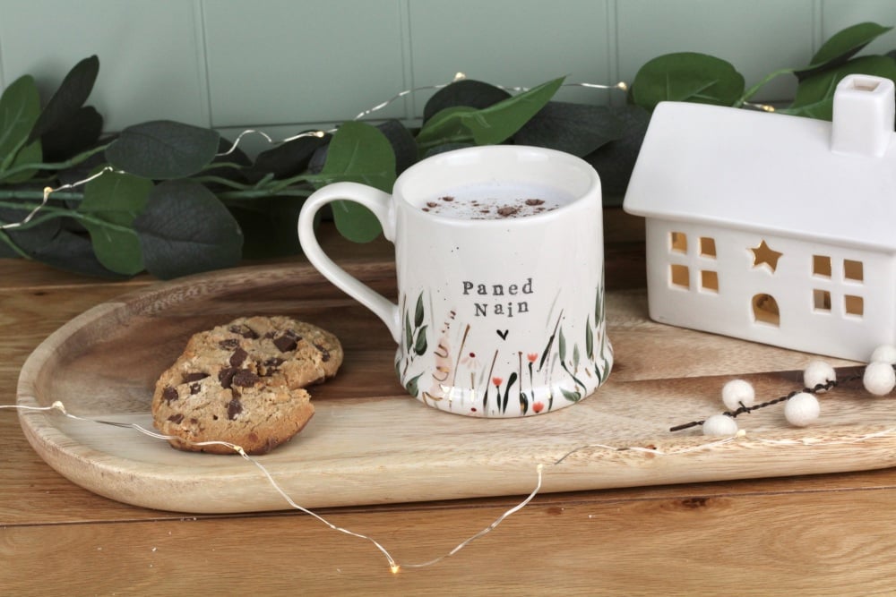 Mwg Paned Nain Hyfryd Blodeuog Pinc | Welsh Nan's Cuppa Nude Gold Flora Mug