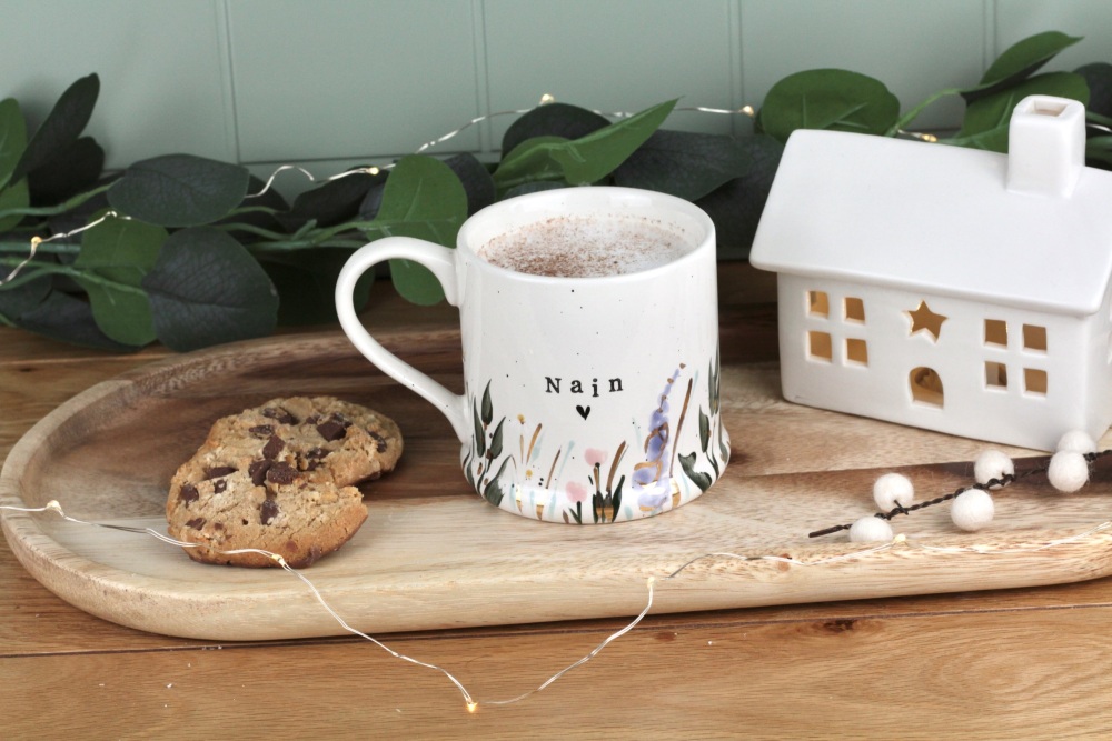 Mwg Nain Hyfryd Blodeuog Piws | Welsh Nan Pastel Gold Flora Mug