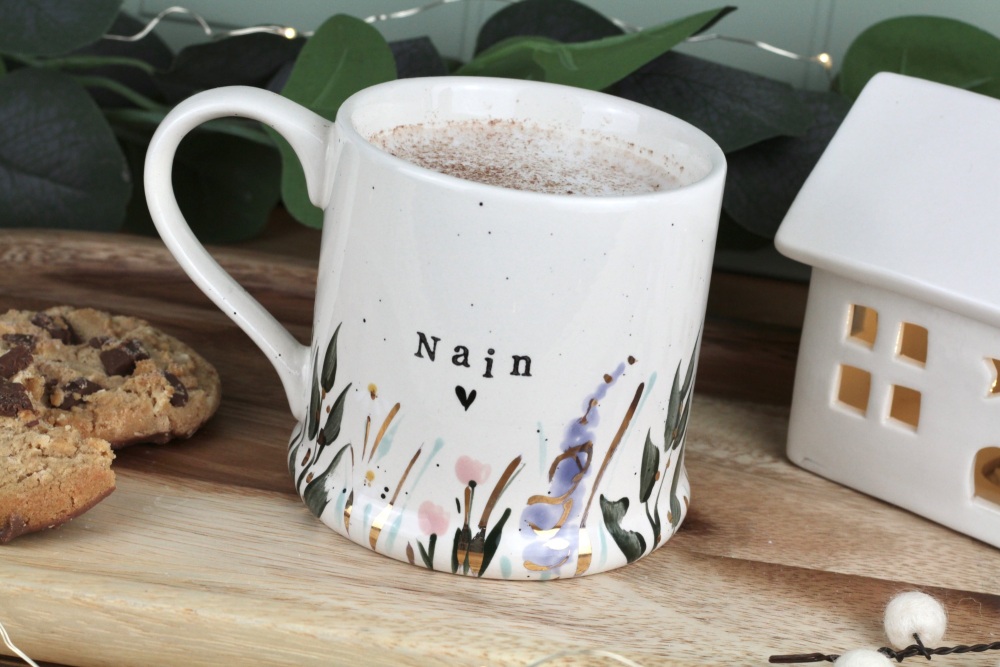 Mwg Nain Hyfryd Blodeuog Piws | Welsh Nan Pastel Gold Flora Mug