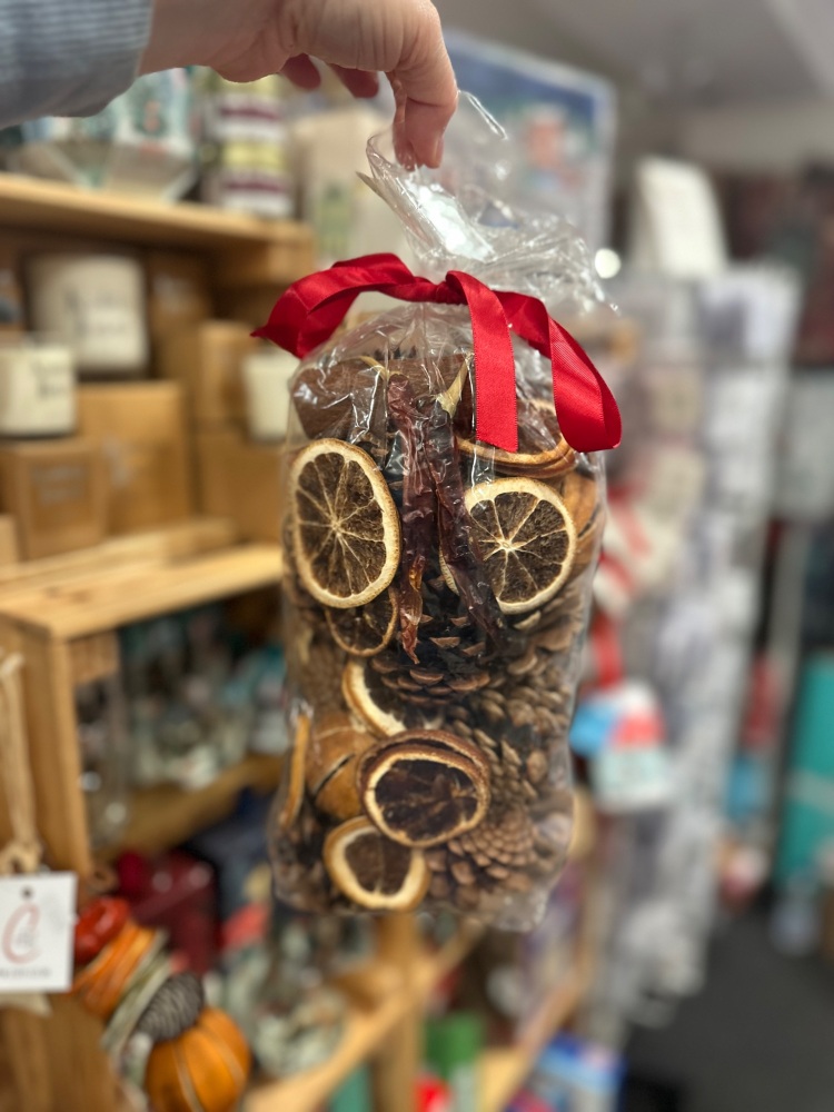 Christmas Scented Dried Fruit & Pinecones Pourri