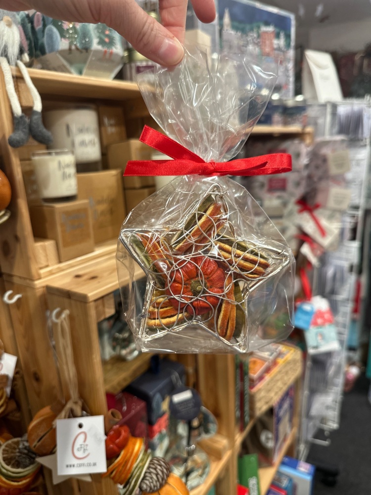 Gold or Silver Metal Star Christmas Scented Dried Fruit & Pinecones Pourri | Various Choice