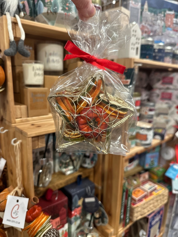 Gold or Silver Metal Star Christmas Scented Dried Fruit & Pinecones Pourri | Various Choice