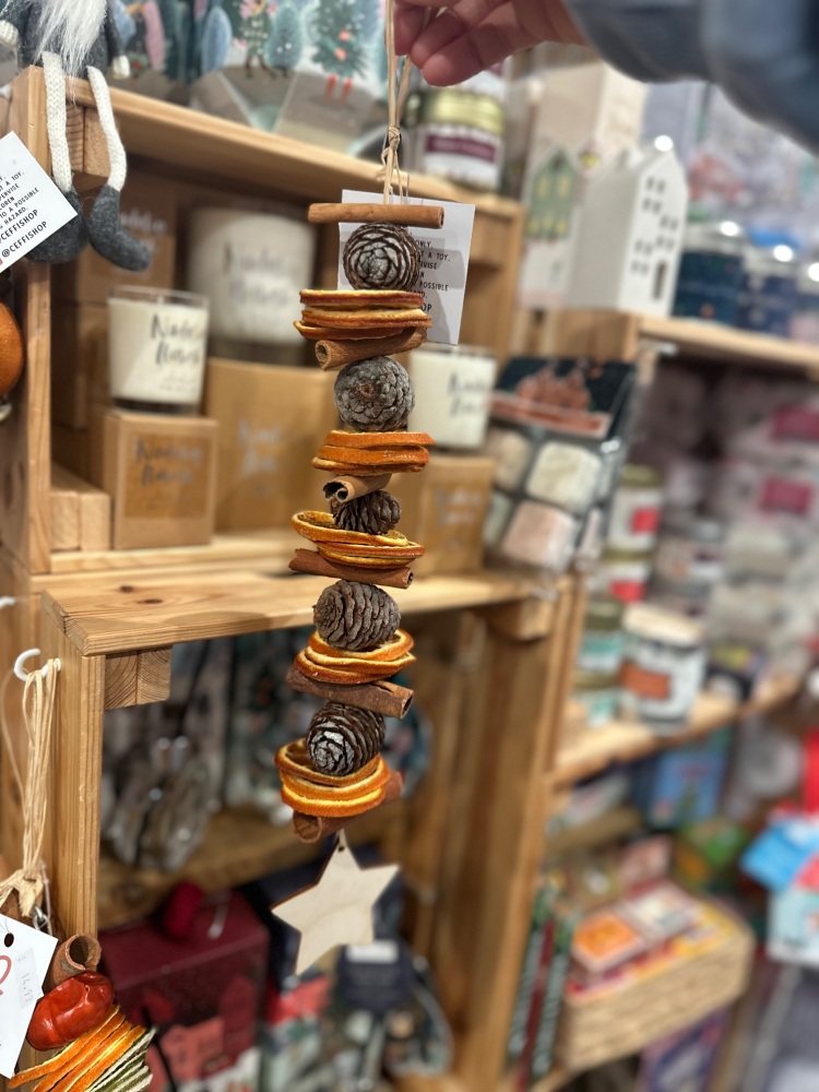 Pinecone & Oranges Christmas Scented Garland with Star