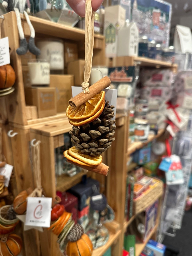 Pinecone, Cinnamon & Oranges Christmas Scented Mini Garland