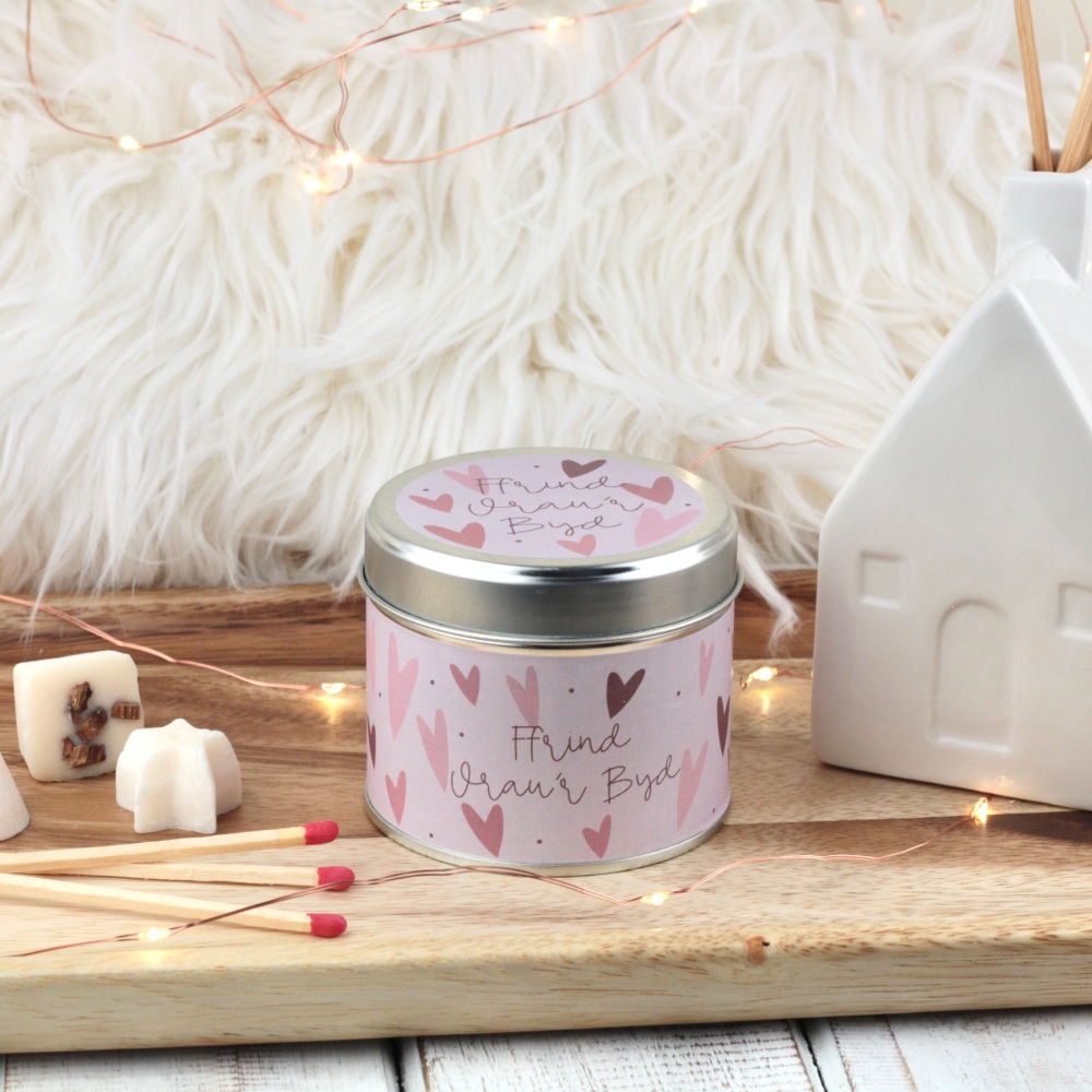 Cannwyll Ffrind Orau'r Byd Calonnog Pinc | Welsh Best Friend Bold Hearts Tin Candle