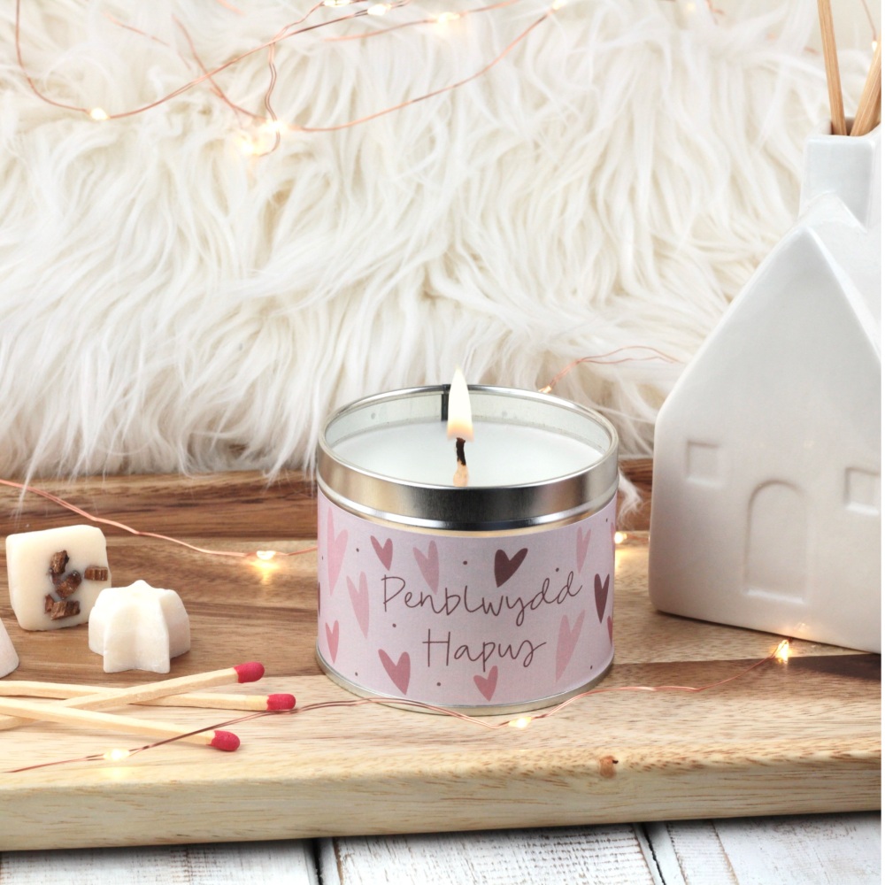 Cannwyll Penblwydd Hapus Calonnog Pinc | Welsh Happy Birthday Bold Hearts Tin Candle