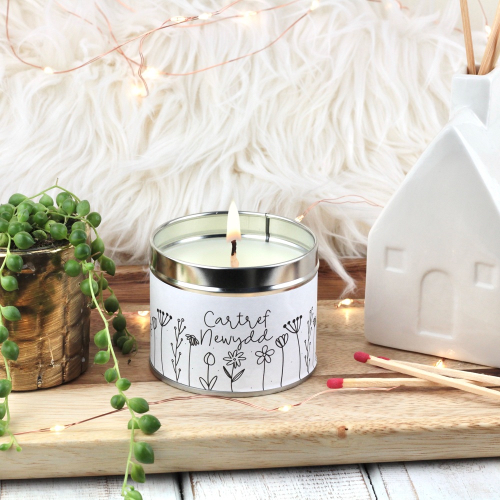 Cannwyll Cartref Newydd Blodeuog | Welsh New Home Doodle Flowers Tin Candle